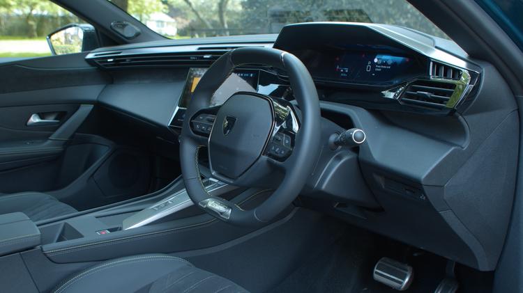 PEUGEOT 408 FASTBACK 1.6 Plug-in Hybrid 225 GT Premium 5dr e-DSC7
